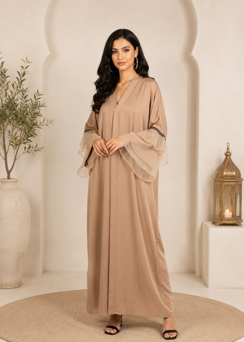 Rym Abaya Élégance – Manches Volantes & Détails Strass