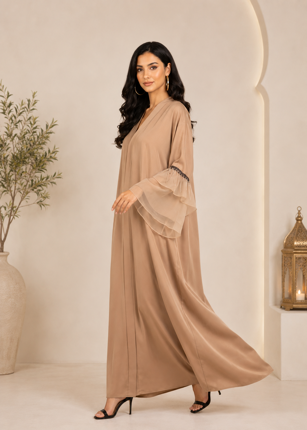 Rym Abaya Élégance – Manches Volantes & Détails Strass