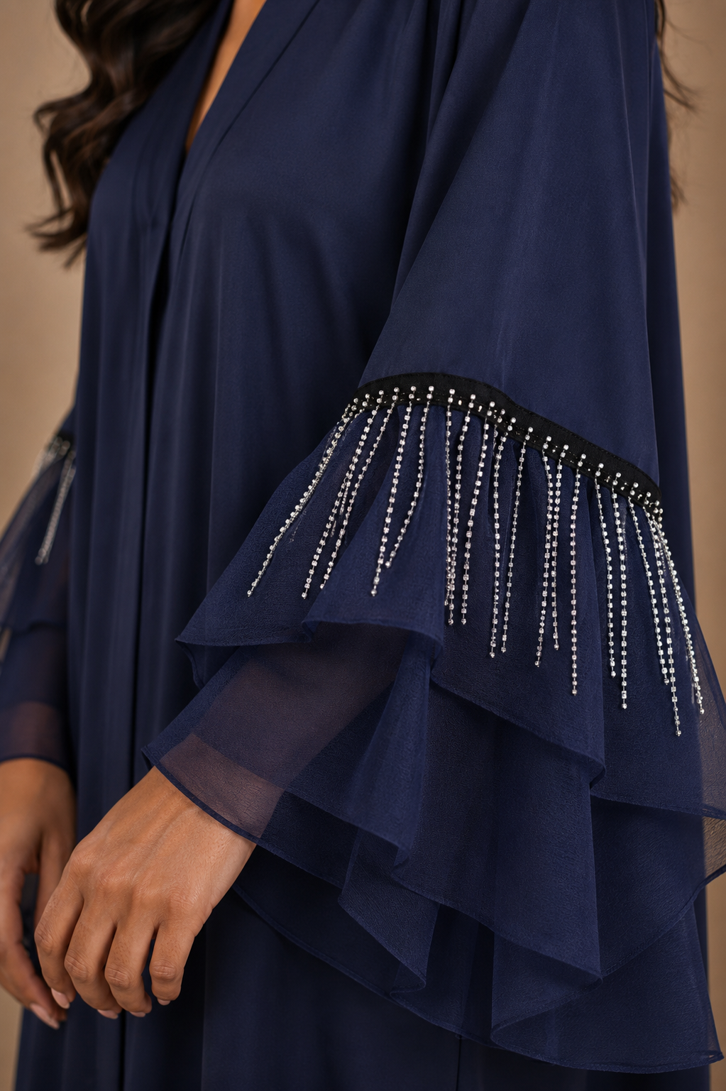 Rym Abaya Élégance – Manches Volantes & Détails Strass